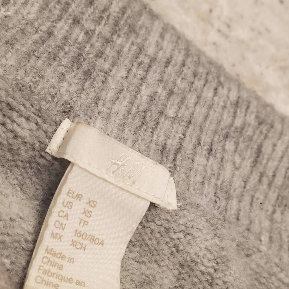 H&M Cozy Sweater - Picture 4 of 4
